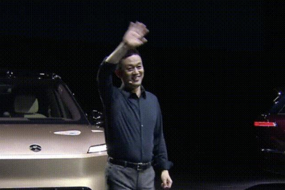 李斌回应50万买宝马还是买蔚来面对提出的 50 万预算该选宝马还是蔚来的问题，李