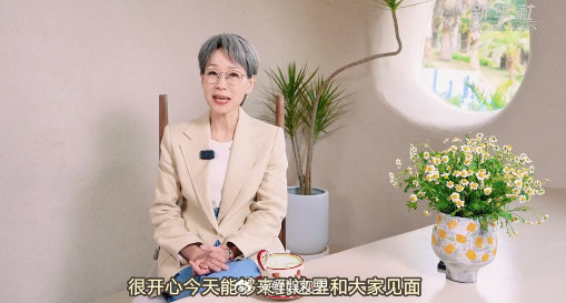 叶童[超话]叶童说即使不完美也是特别的美叶童祝福年轻人勇敢向前走叶童的演艺之路充