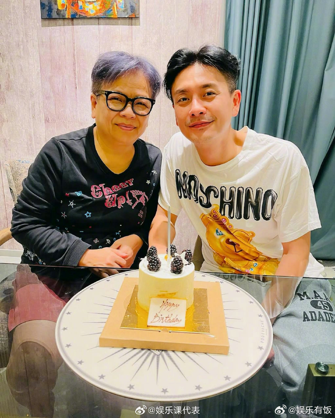 黄宗泽笑称不结婚为了气妈妈 据港媒，黄宗泽日前接受采访，作为孝顺儿子的他，被问到