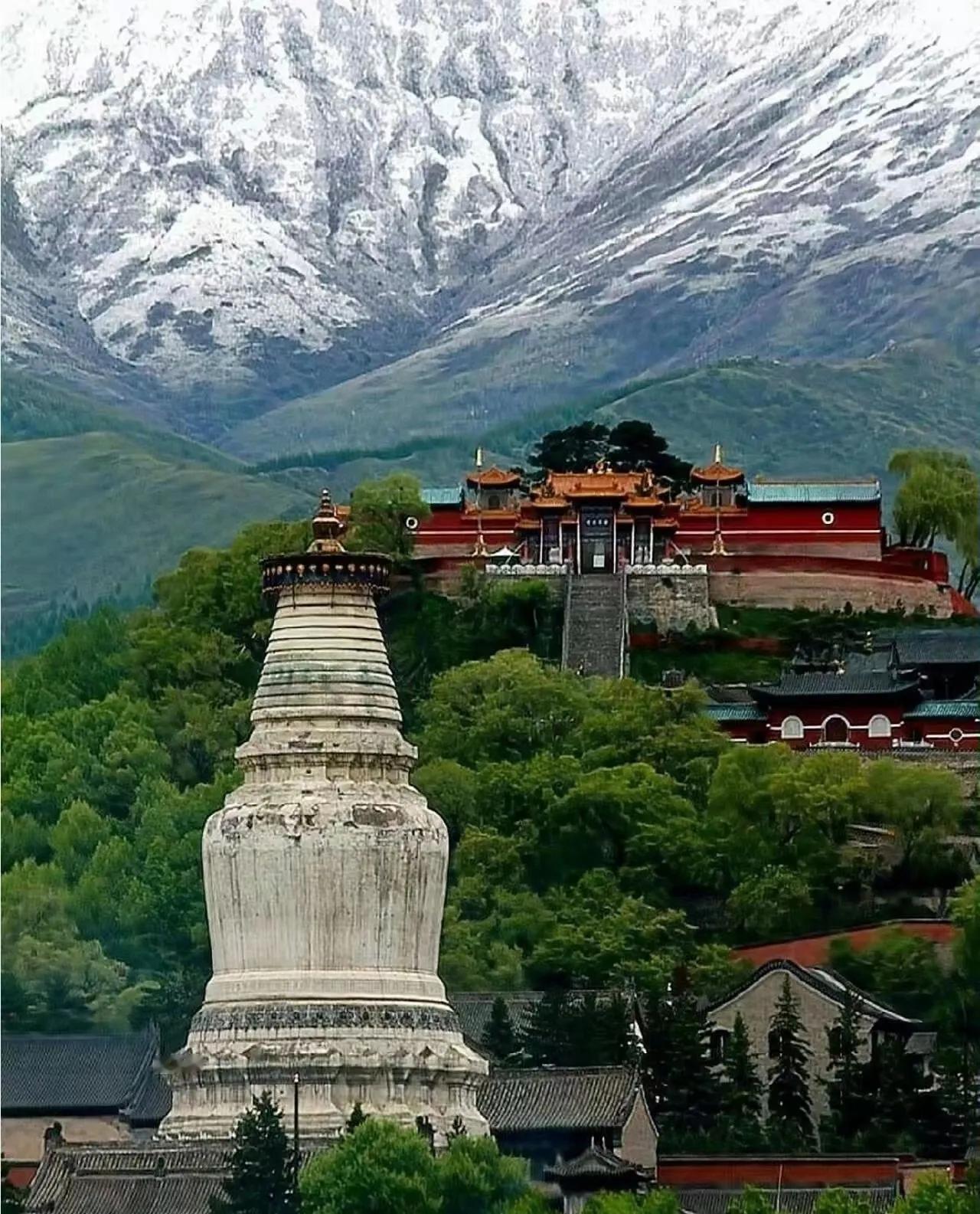 显通寺何以是五台山的“开山祖寺”？

东汉时摄摩腾、竺法兰建立白马寺后，他们便来