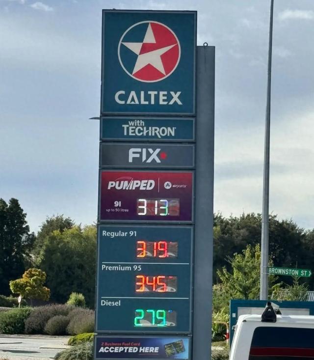 越南满世界求油，为什么没人愿意帮它？

越南油荒爆发后，政府从上到下四处求援，结