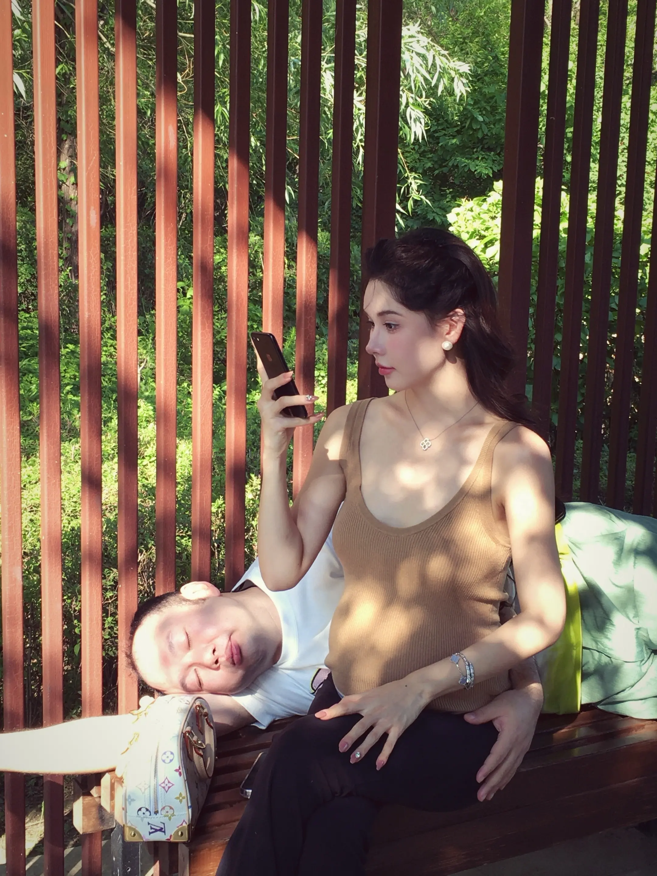 我出现了 于是世界上又多了一个爱你的人