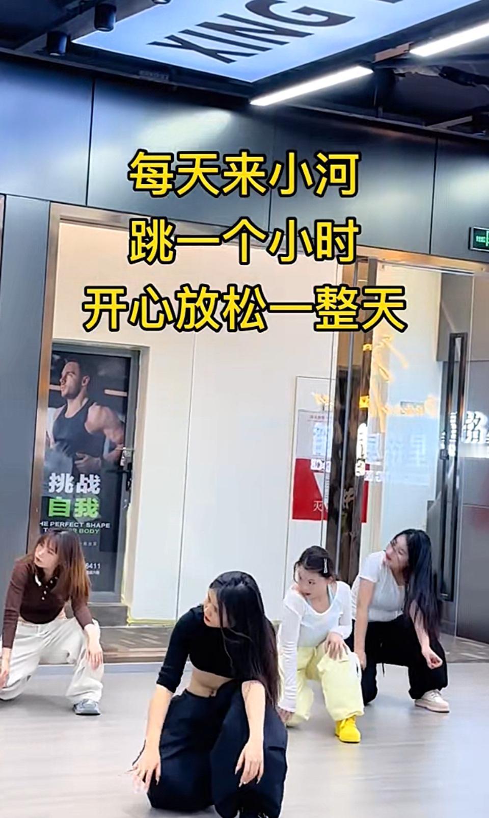 如今，看着父母日渐花白的头发和不再挺拔的身躯，心中满是愧疚。过去总觉得时间还长，