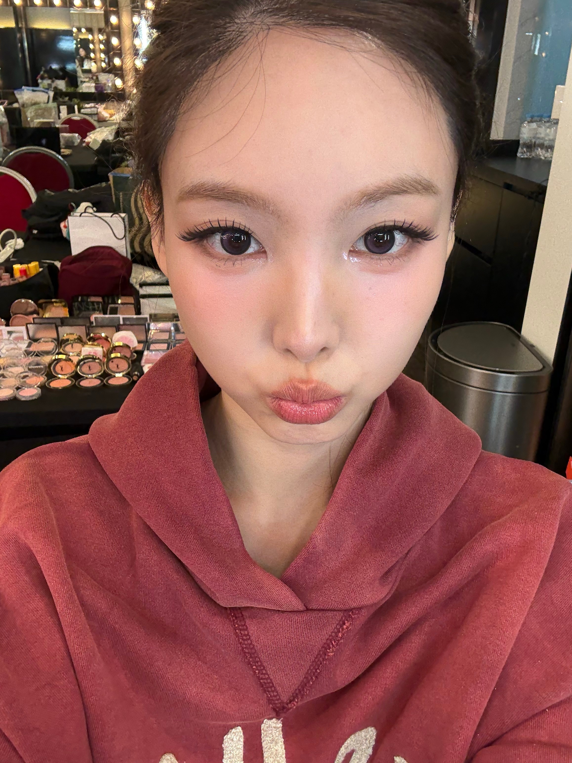 251012泡泡更新好美的妆好俊的脸 ​​​