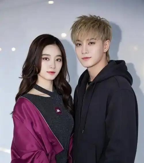 再也不要羡慕黄子韬徐艺洋了，
我们永远也成为不了他们！
原因很简单，有个条件我们