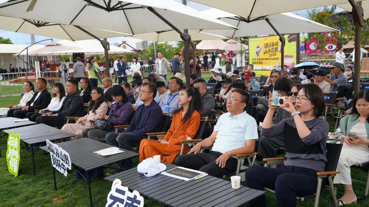 8月1日昆明滇池东岸，2026国际咖啡文化嘉年华正式开启，活动一直延续到9号。依