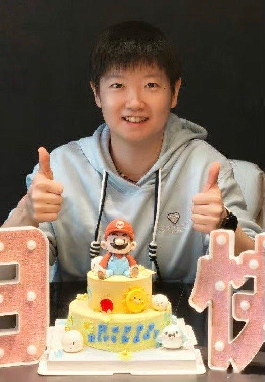 孙颖莎生日发博孙颖莎绝对的乒乓球队流量担当了！一个生日，持续一天不间断上热搜，前