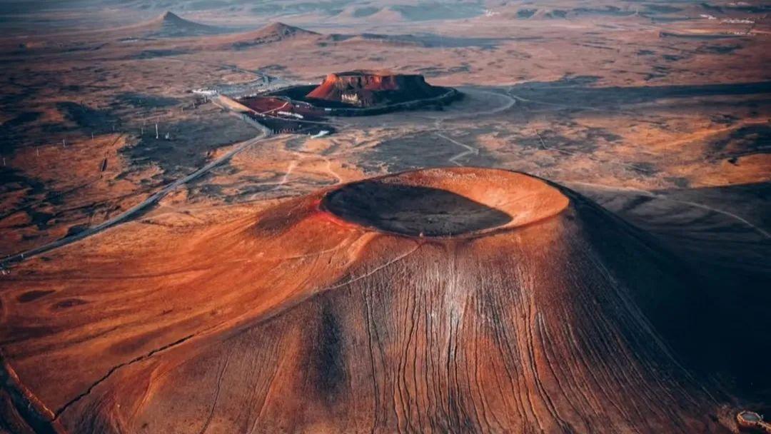 【妈妈，我去过火星了！】这个假期，内蒙古的乌兰哈达火山群火了，因为其外形特别像图