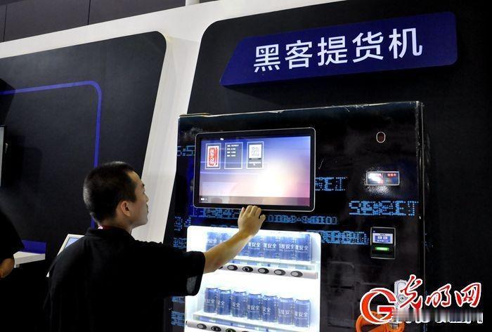网络安全周现场揭底：日常设备成黑客“窃密利器”，充电、连线都可能泄露隐私！

 