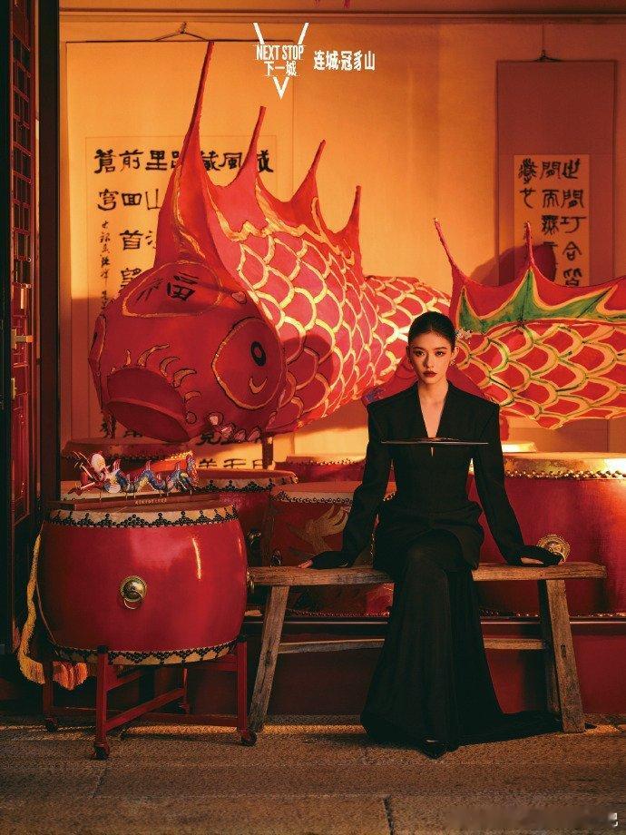 林允水墨画中走出的美人眉眼清雅温婉，完全像是从古水墨画卷里踏出来的姑娘，每一帧都