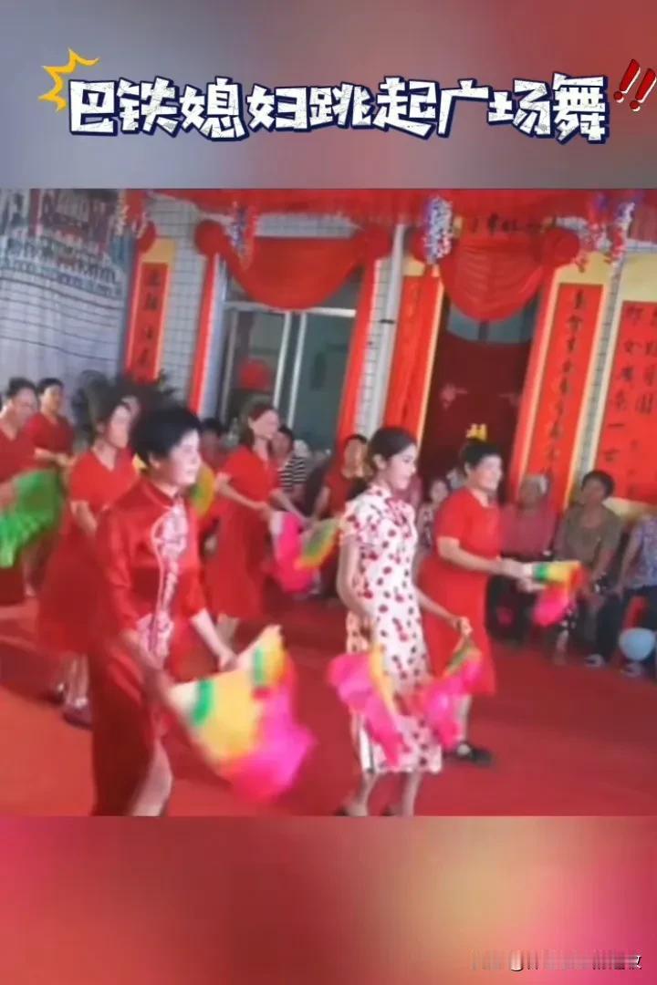 图片中穿白色旗袍的，就是巴铁媳妇王佳音的大妹斯木兰。斯木兰去年嫁到山西河津，很快