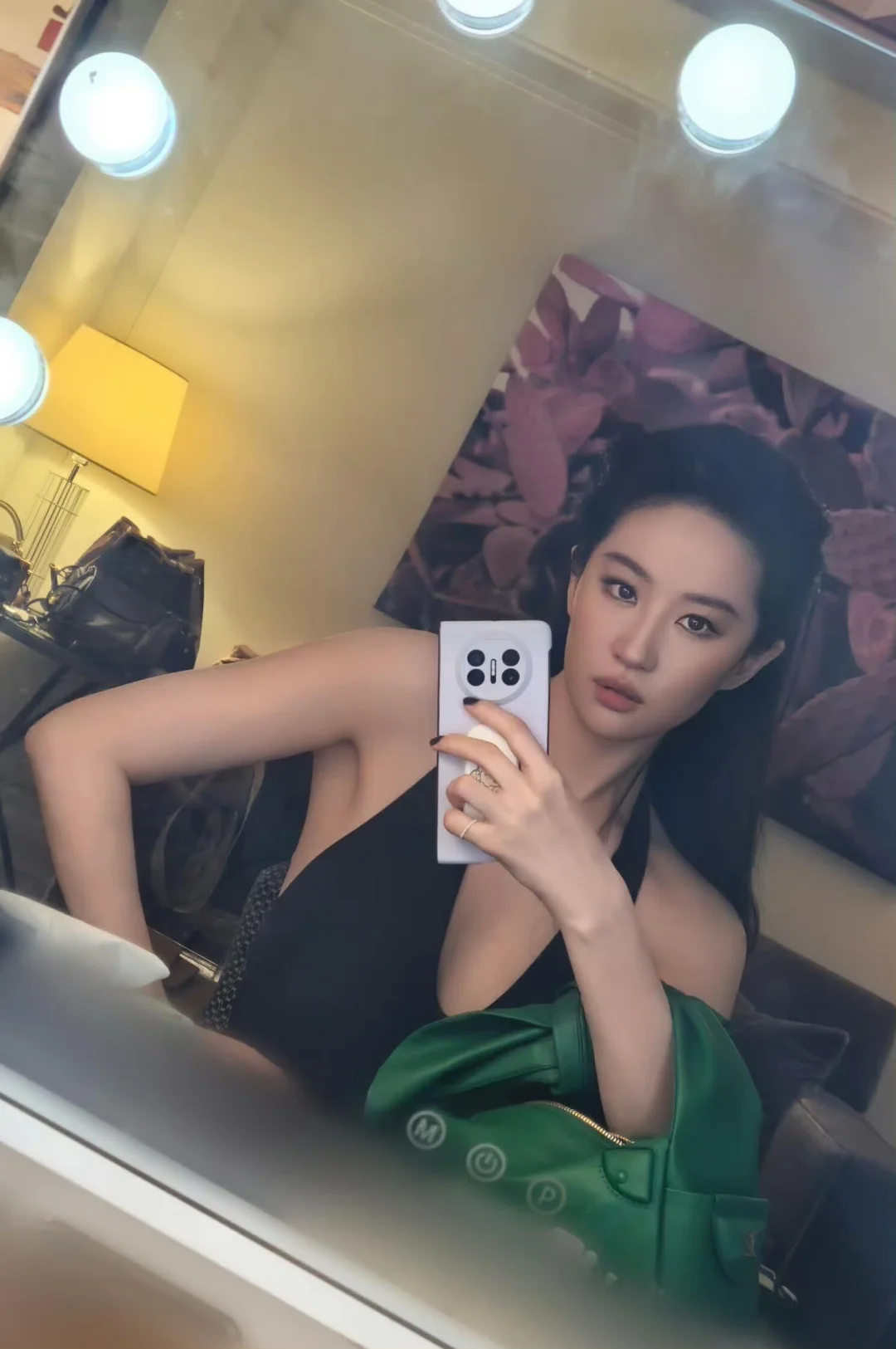 好漂亮的轮廓线条🥵这状态也太好了吧