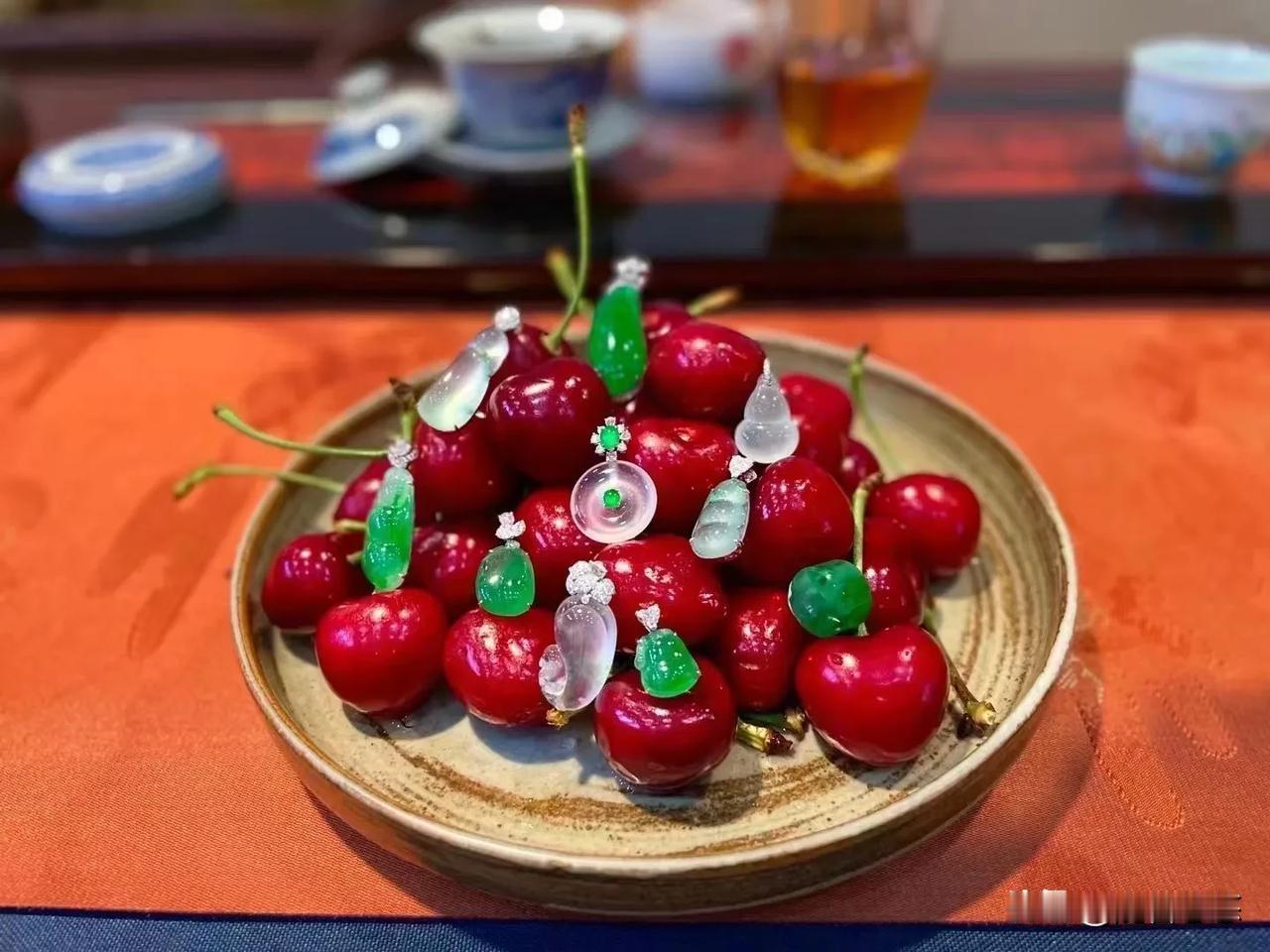 撞色。