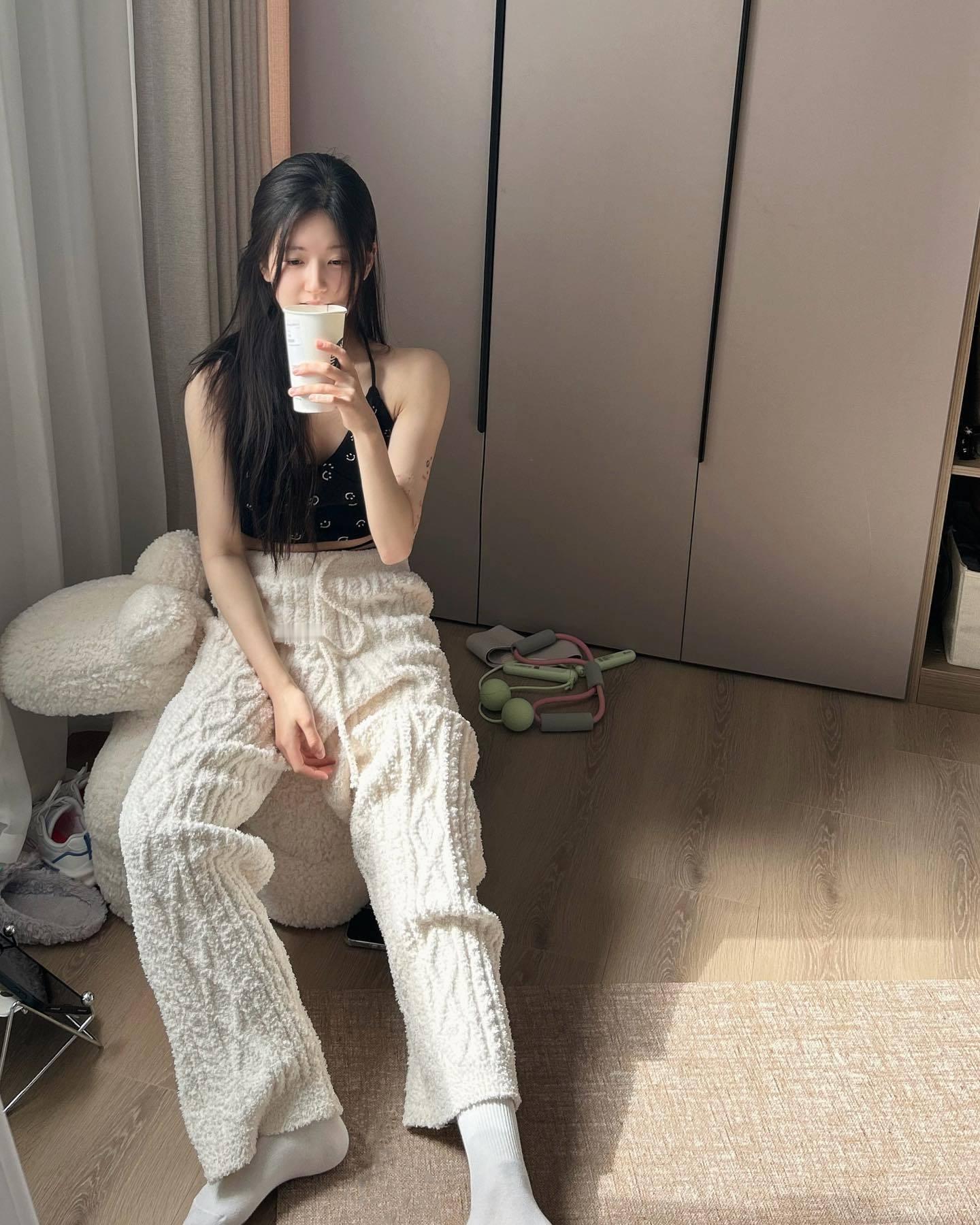 赵露思  好美的背💜赵露思