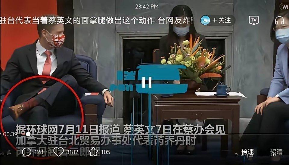 来中国后，他们二郎腿不翘了，坐姿改了，眼神也清澈了！
 
欧美昂撒的强盗基因里就