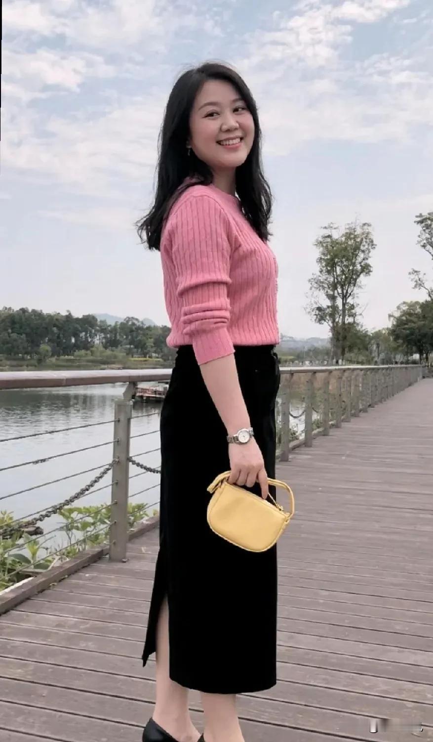 90年
35岁
2025年没有脱单
一年又接近尾声
人生总有太多来不及
 时间走