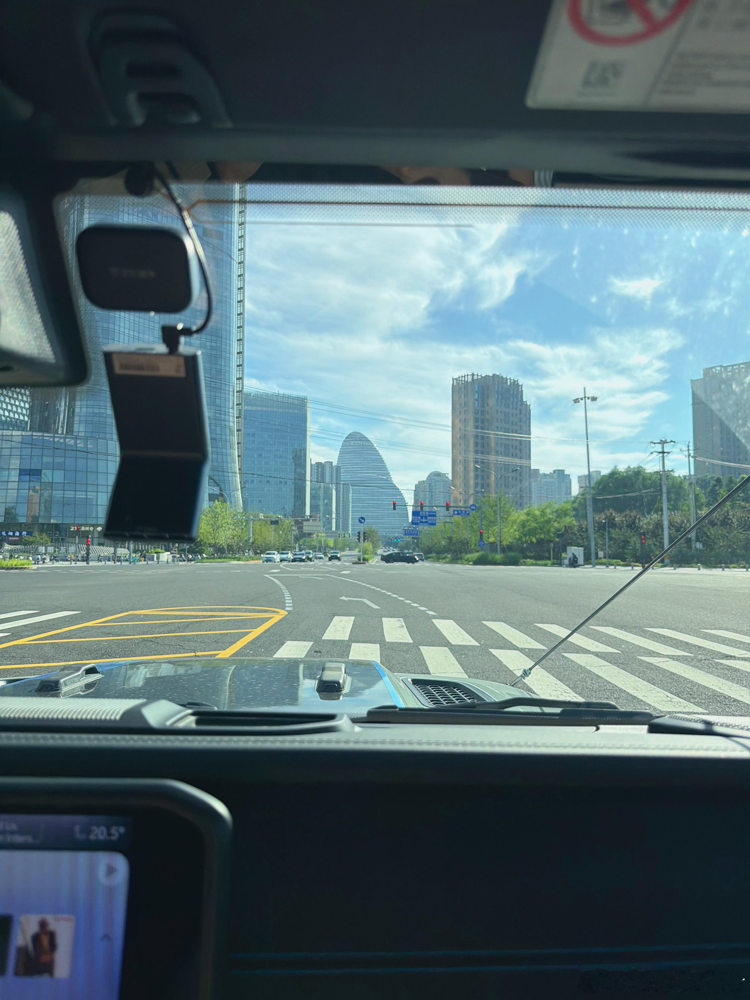 收工回家！北京最近天气不错（大家记得打铁哦，明天发500个铁粉红包🧧） ​​​
