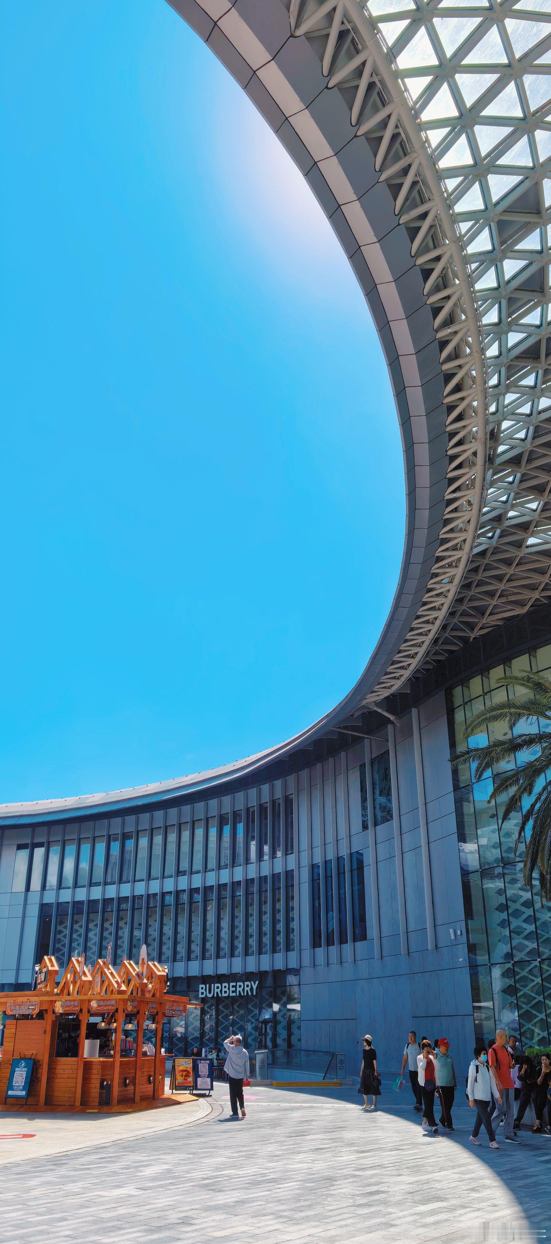 来三亚免税城逛了一圈目测将近一半人是华为用户，三折叠、折叠屏、RS非凡大师、Ma