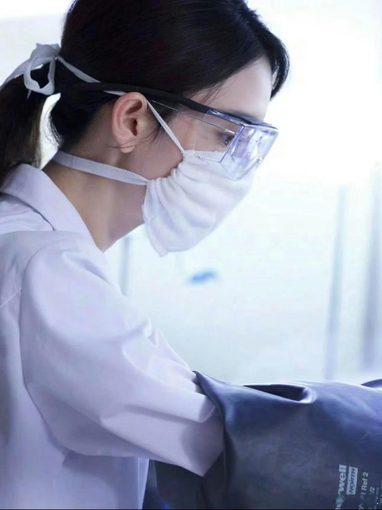 高知女主脸具象化家人们，眼镜真的超级杀我女神戴上眼镜之后超级超级有感觉！！！真的