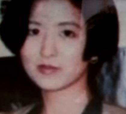 1997年，日本年薪千万的女高管，死在了站街女的小屋里，体 内残留男性精液。
