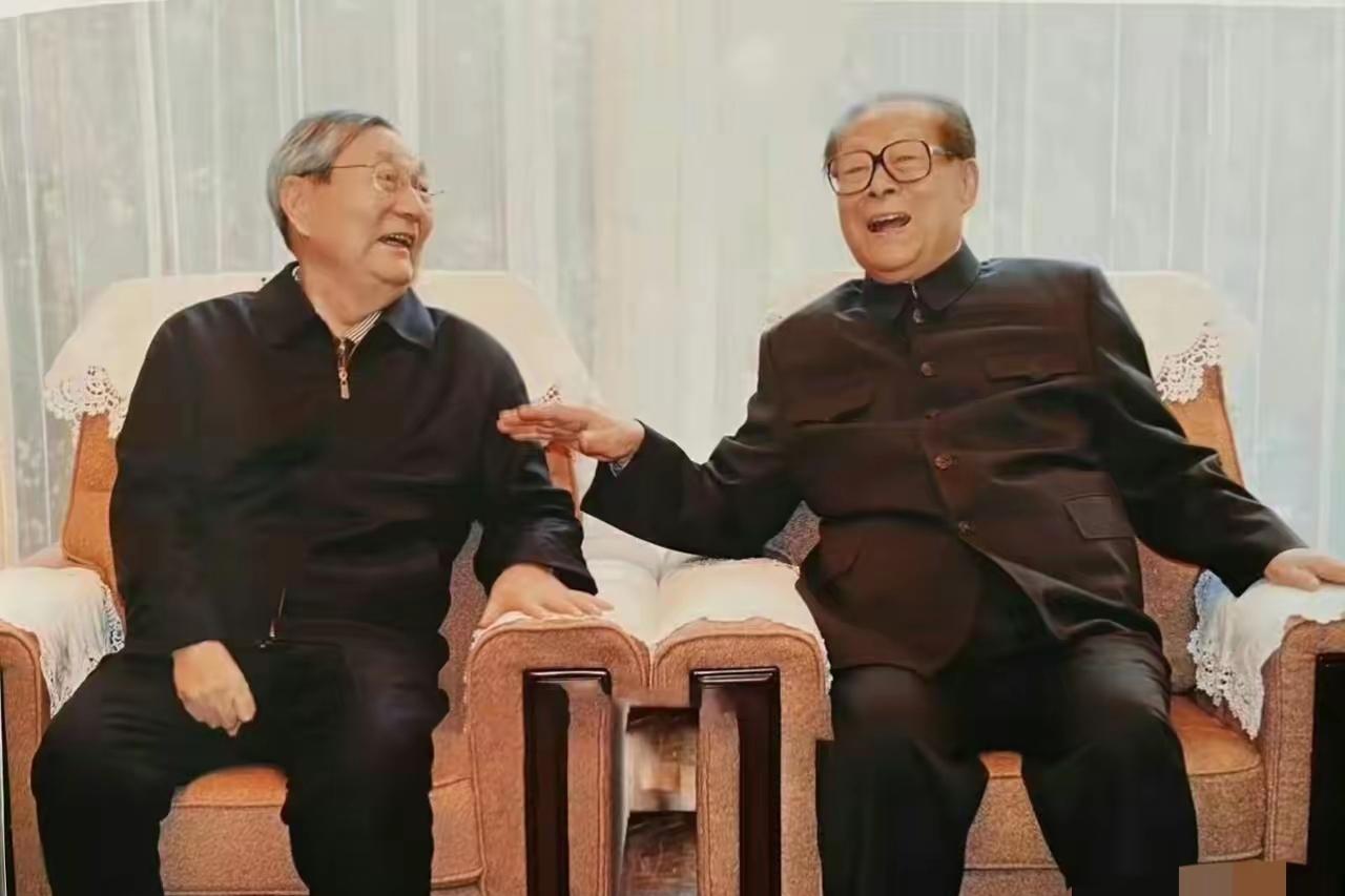 最近热播的纪录片《江泽民》在网络上掀起了一股怀旧热潮，我也是每天按时按点的收看！