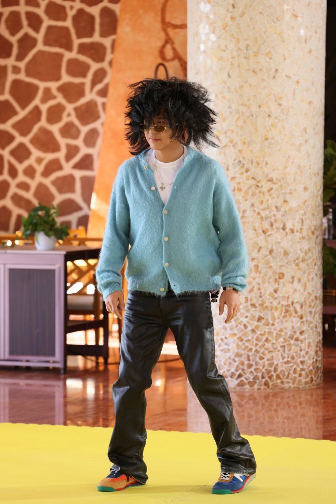 邓超说zhan料h不发音邓超读zhan料h不发音  看得出超哥是真的饿了，嘴都瓢