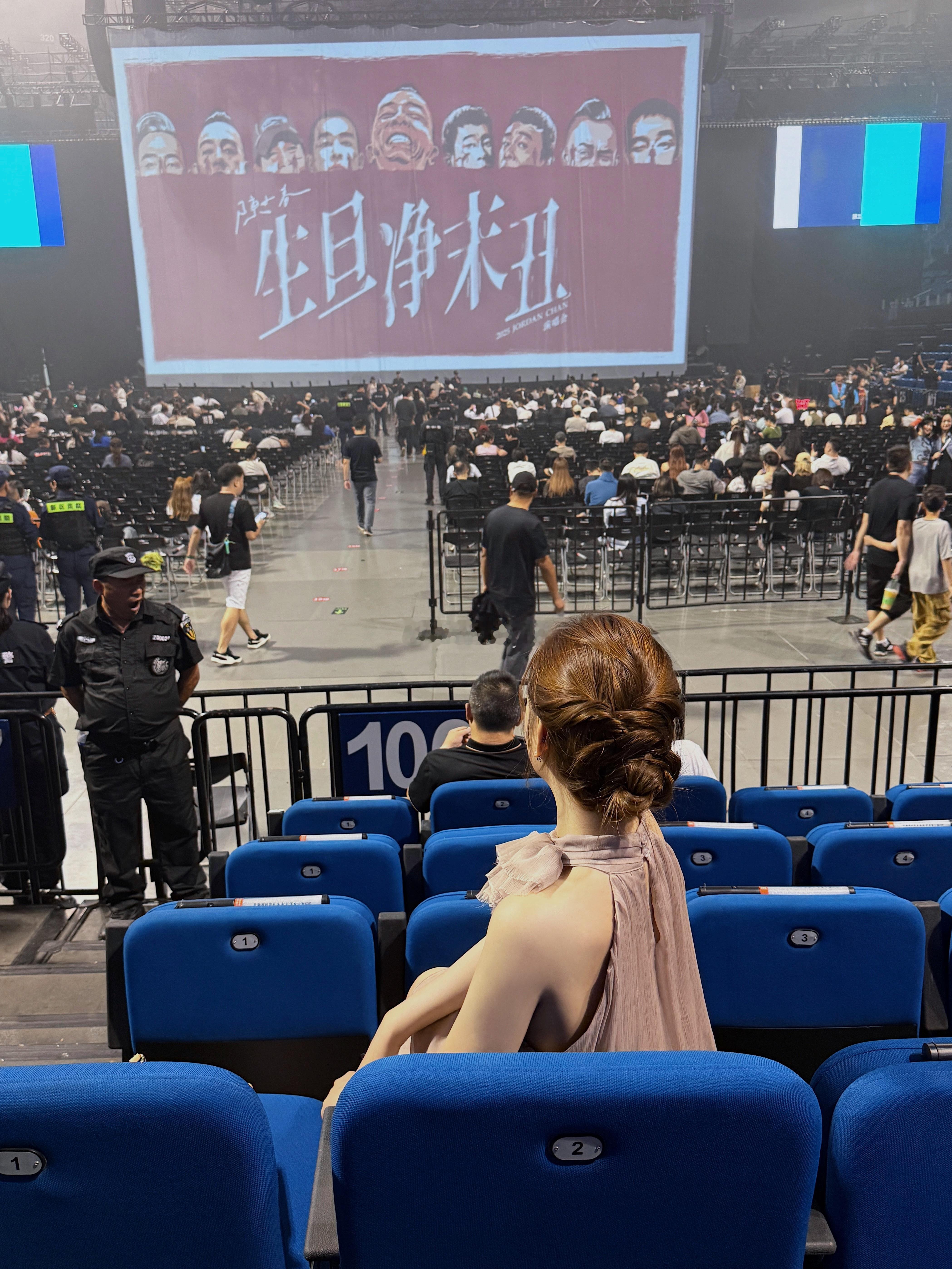 只怕幸福眼看完整我的心却早已冰冷 ​​​