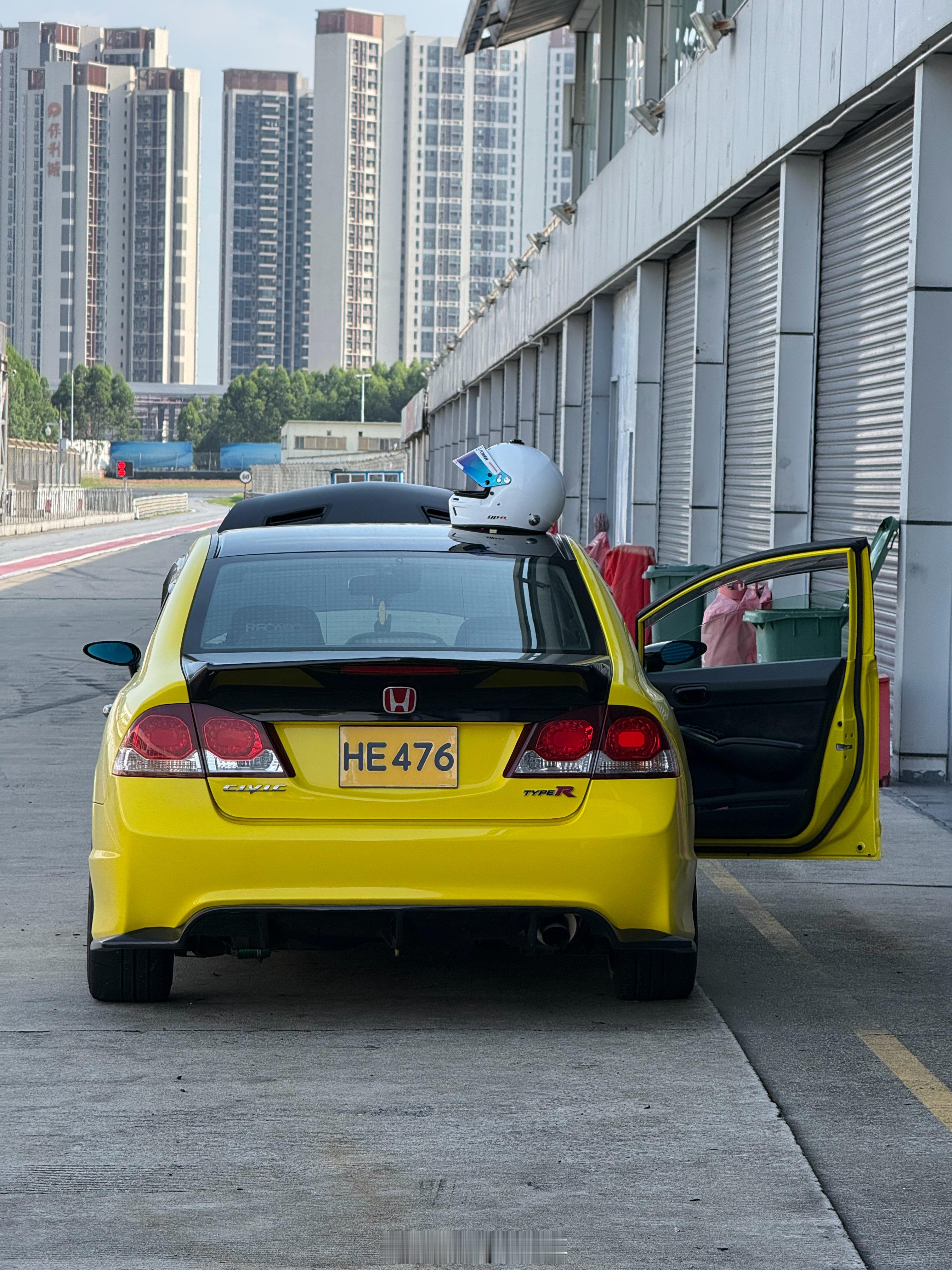 一代人有一代人的Dream car，肇庆赛车场看到一些老旧燃油车，都是狠角色，一