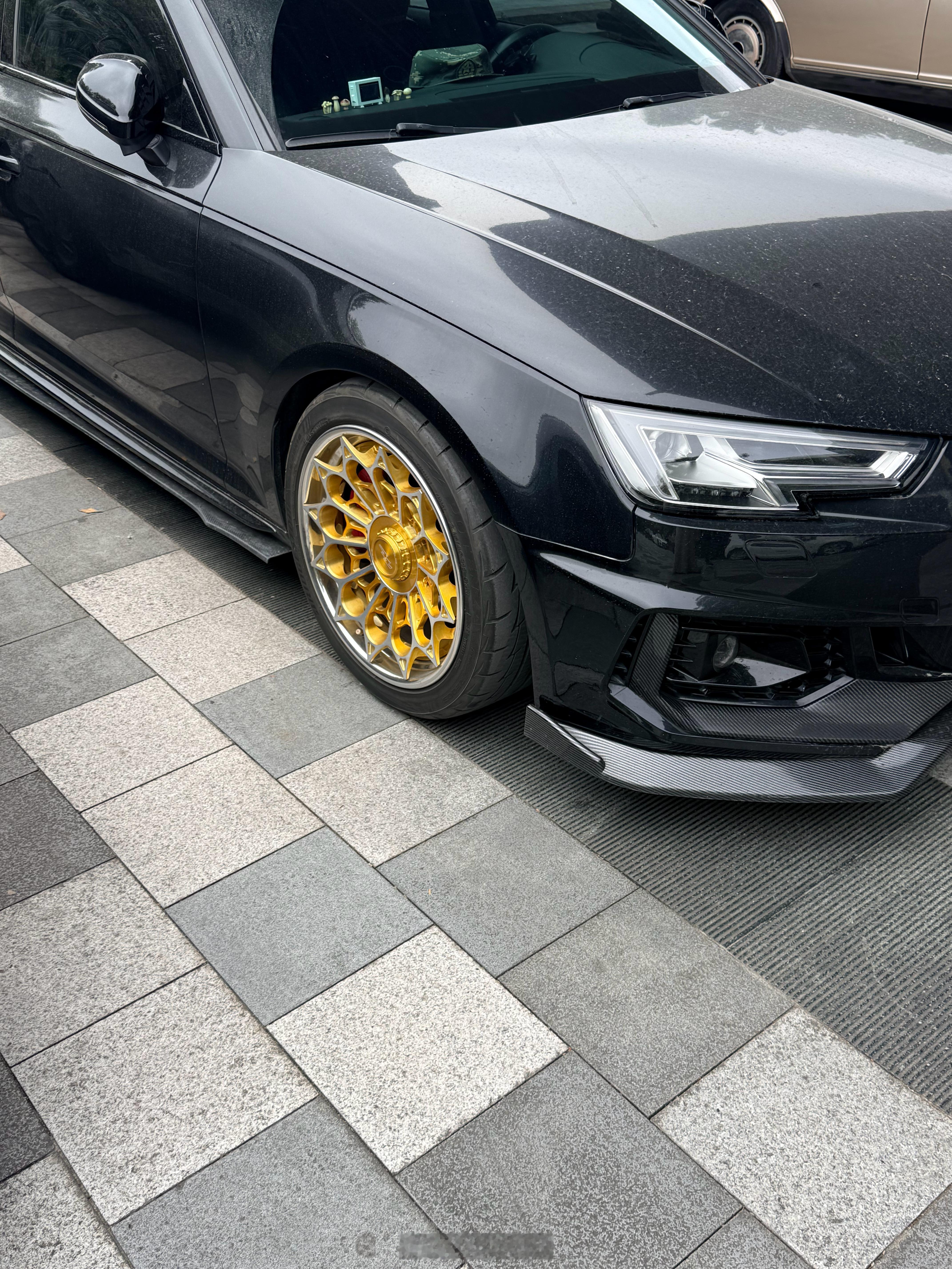 这个轮毂属实有点没看懂啊