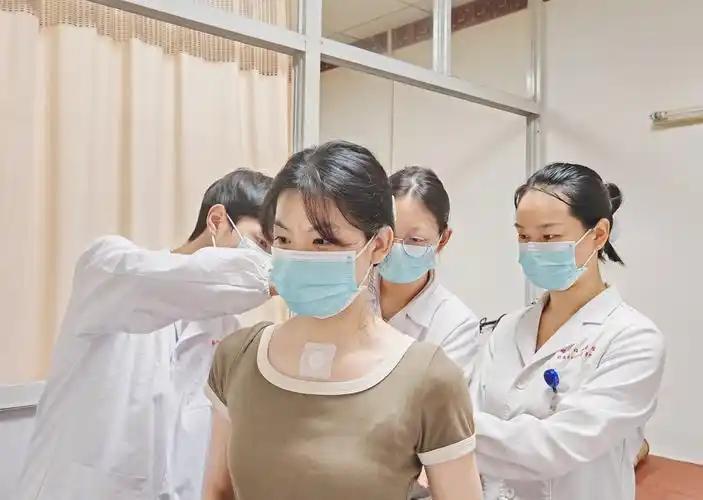 “与她互撕没有任何意义，直接走法律途径就好了。”
 
马鞍山某中医诊所负责人金某