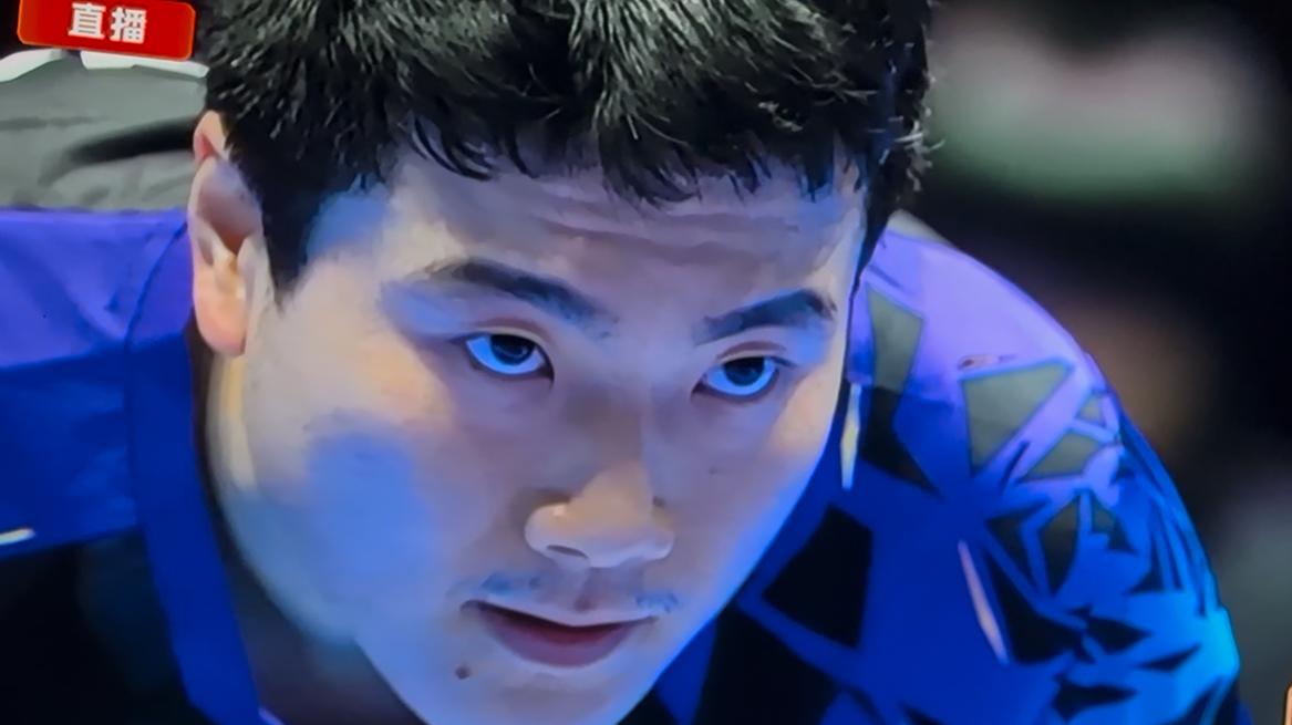 太扬眉吐气了！

2026伦敦世乒赛男团四分之一决赛，梁靖崑以3-0完胜安宰贤，