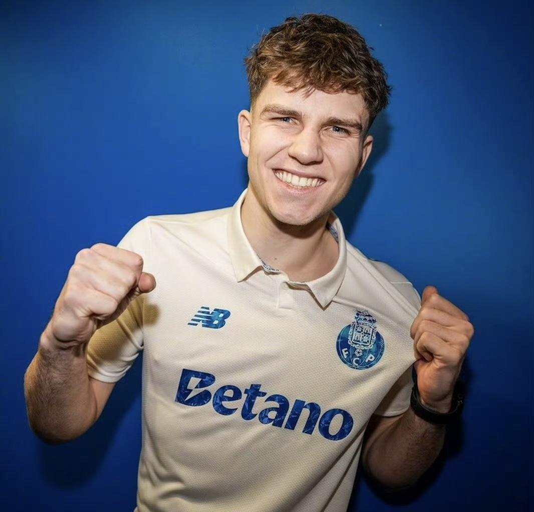 本轮葡超，17岁的波兰小将皮耶图谢夫斯基再有建树，他送出一记助攻，帮助波尔图客场