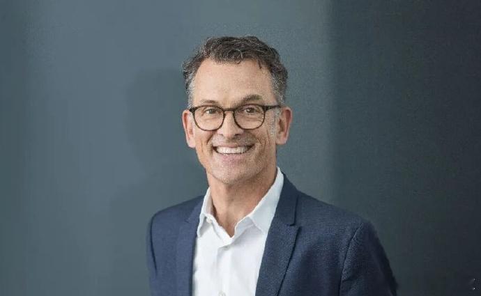 保时捷中国总裁回应销量下滑据报道，保时捷近日公布2025年销量数据，全球销量27