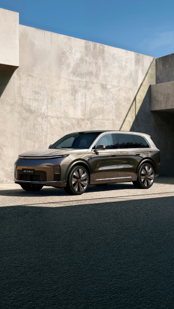 刚刚理想汽车发布了 2025 年第四季度和全年财报，年营收 1123 亿元，年净