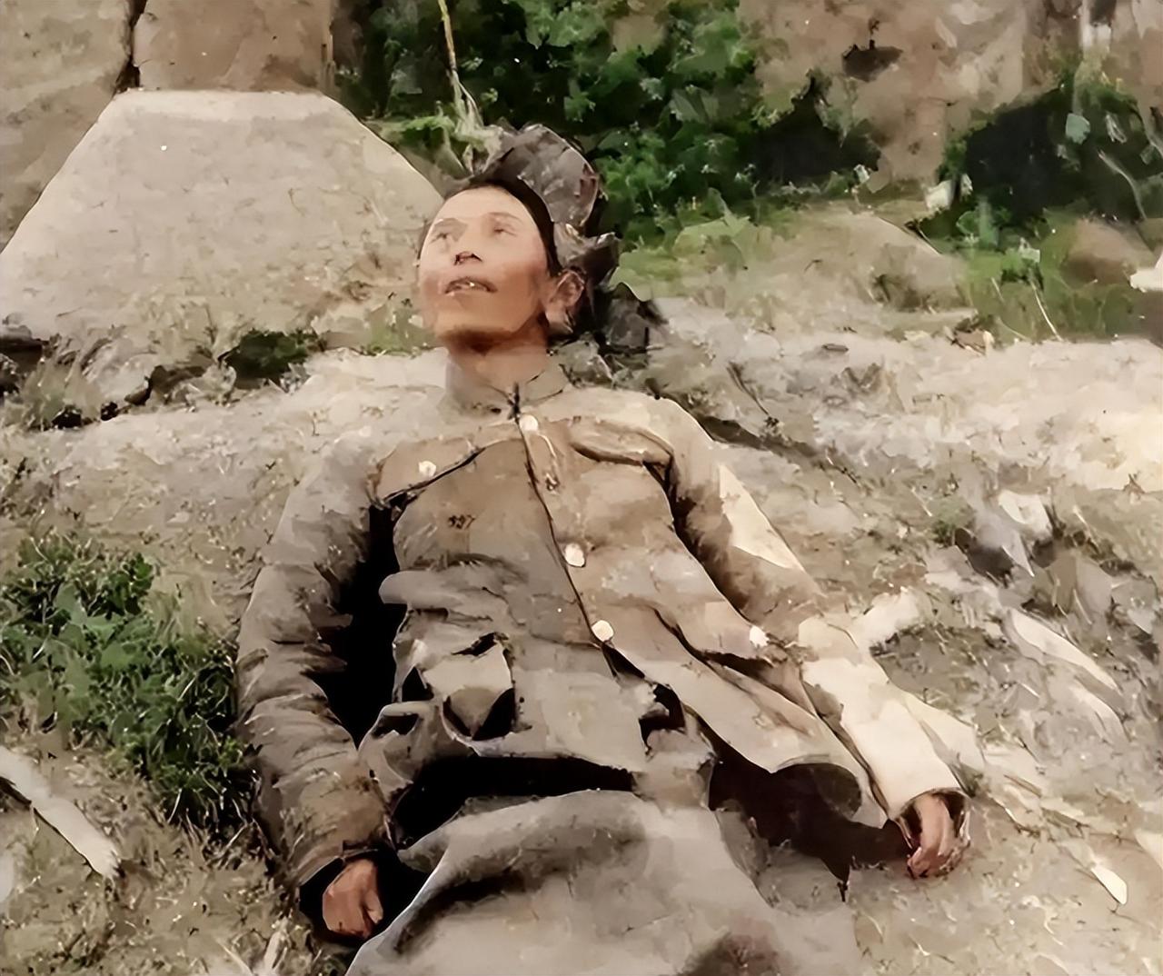 1946年，国民党整编第六十九师师长戴之奇，在战役结束后被部下发现。
 
他就躺