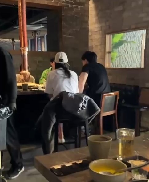 #小伞说Doinb能随时开播#刚看到，小伞刚刚说今天和Doinb吃饭看来不是假消