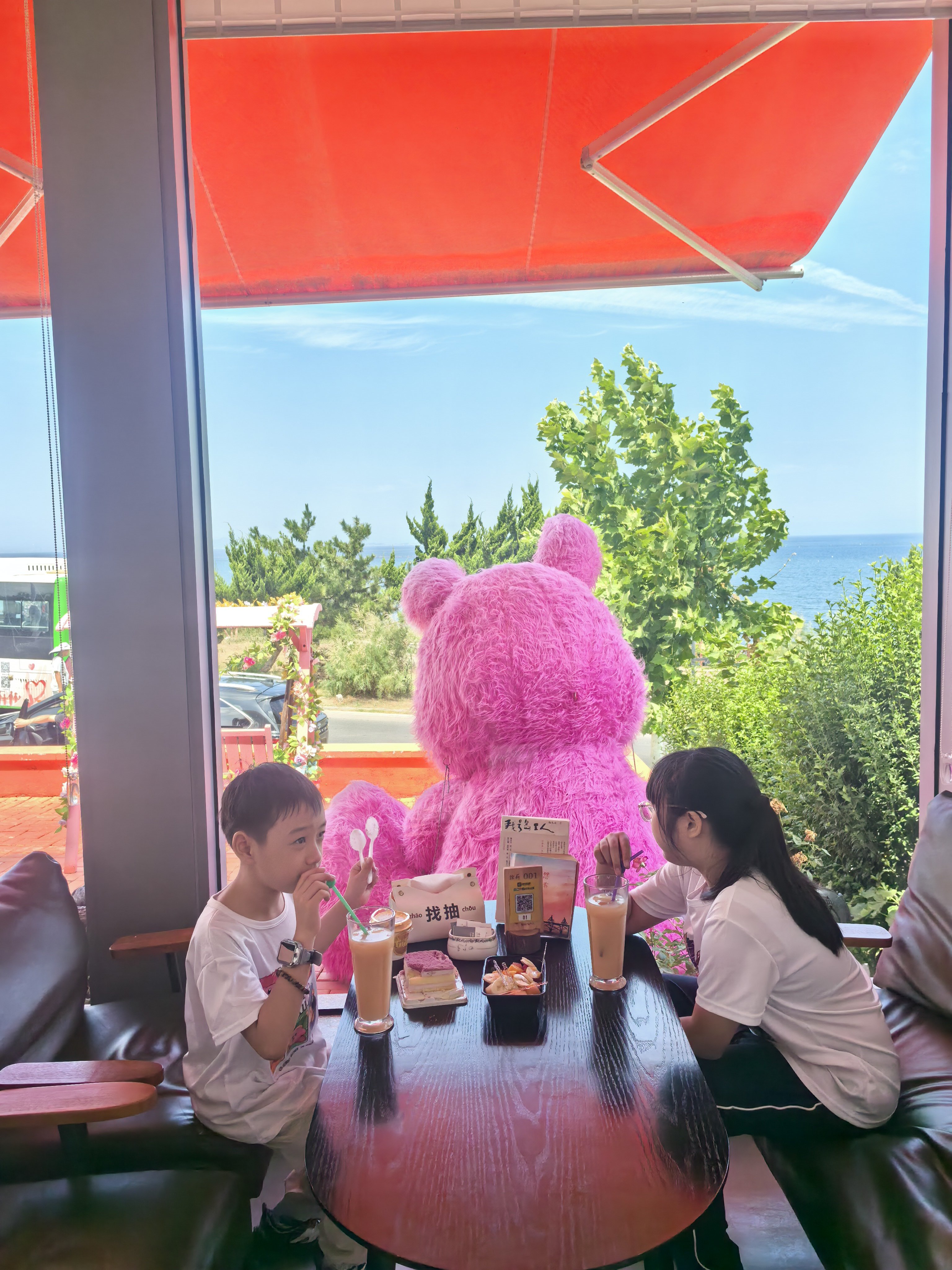 我虽然会在市区开小油车，但是这次出来旅游我是第一次开电车某人还给我租了一个老大老