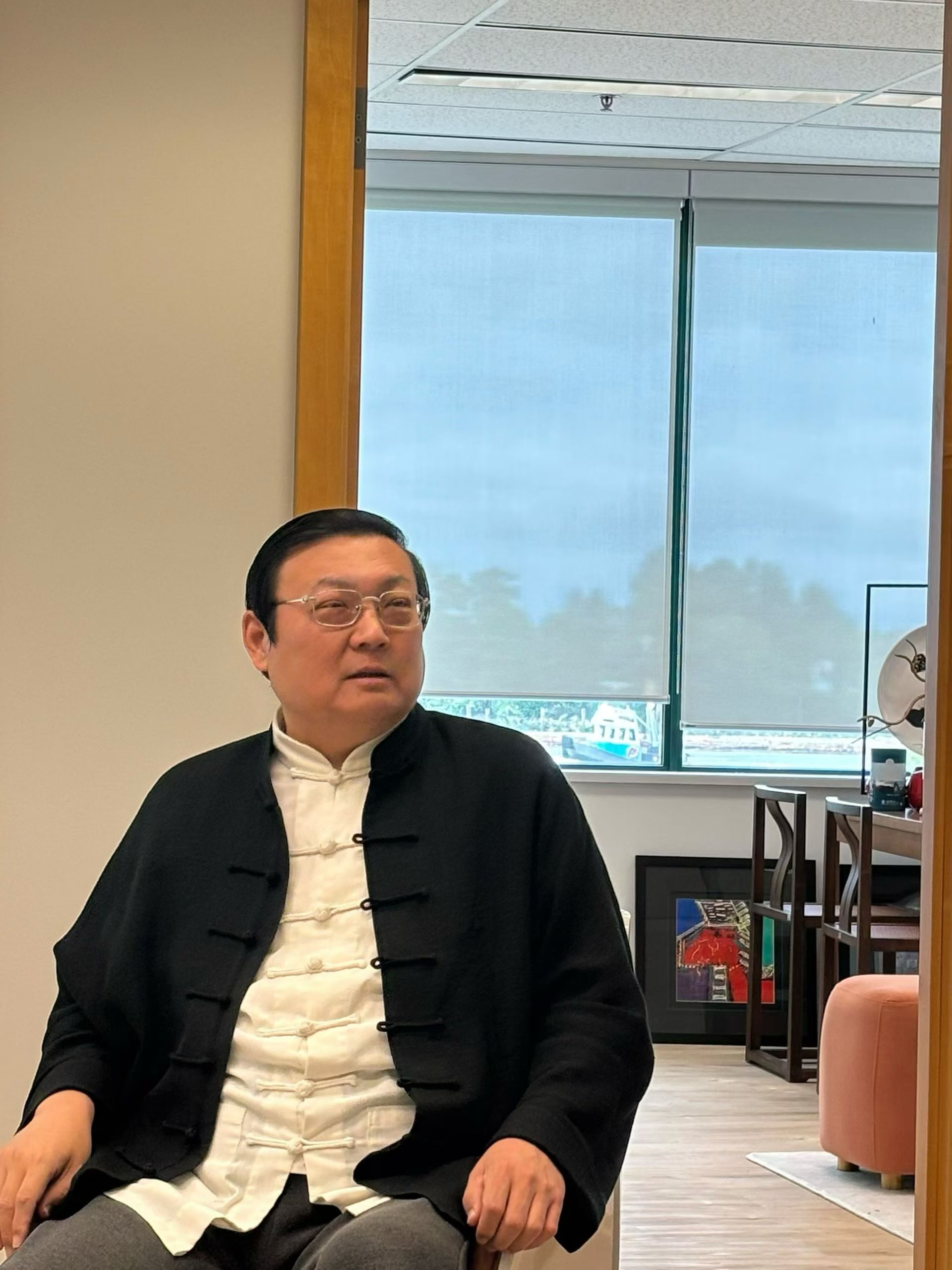 在加拿大的网友(不止一位)发布老梁梁宏达在加拿大的照片，疑似他真的在加拿大了[思