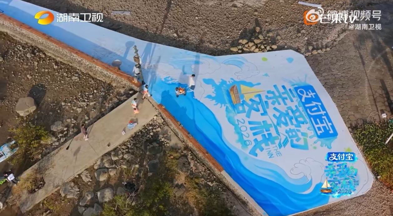 王传君：带娃（王鹤棣）真累，但快乐也是真的！王鹤棣：有daddy在，我就负责当个