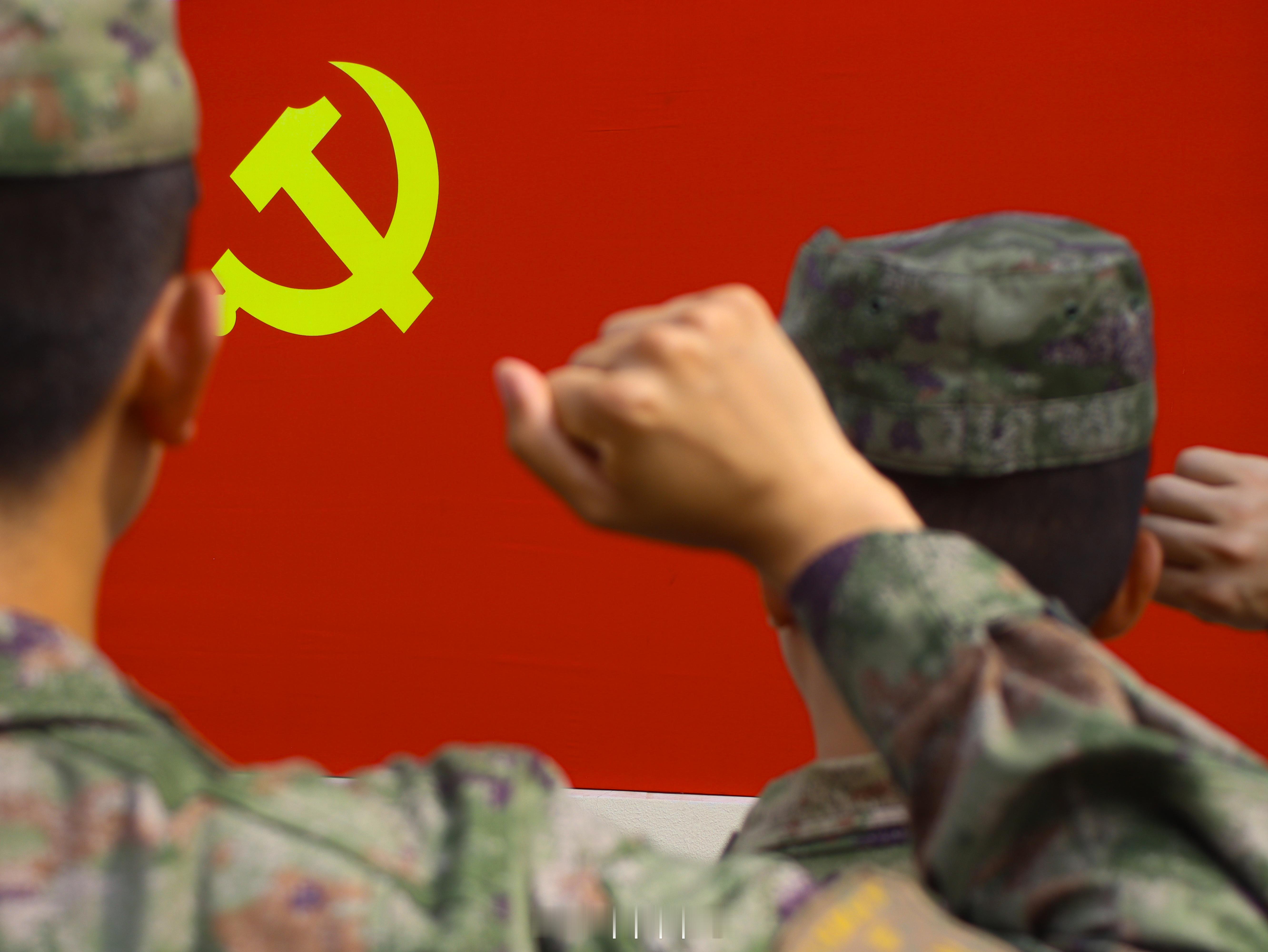 军号小夜灯 今年是中国共产党成立105周年。105年峥嵘岁月，历经风雨洗礼；10