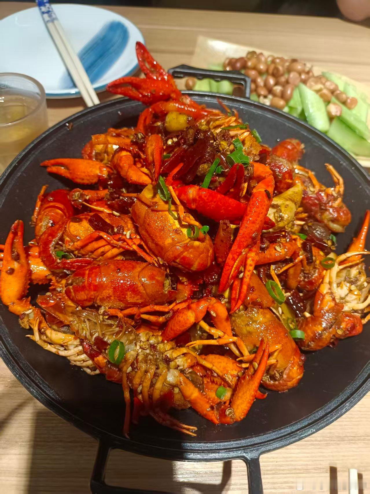 健康轻盈 由我盈领脂肪出走日记 减脂期也能快乐炫小龙虾🦞 高蛋白低脂肪的优质食