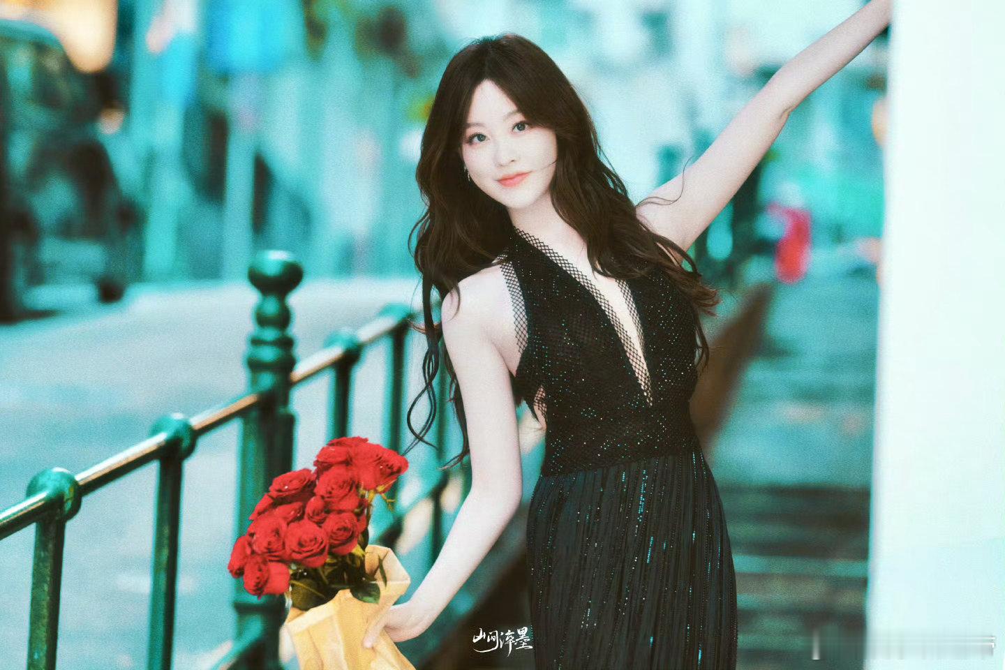 祝绪丹跳起舞来duangduang的 祝绪丹跳舞太有魔力啦！周五晚高疯路透，穿蜜