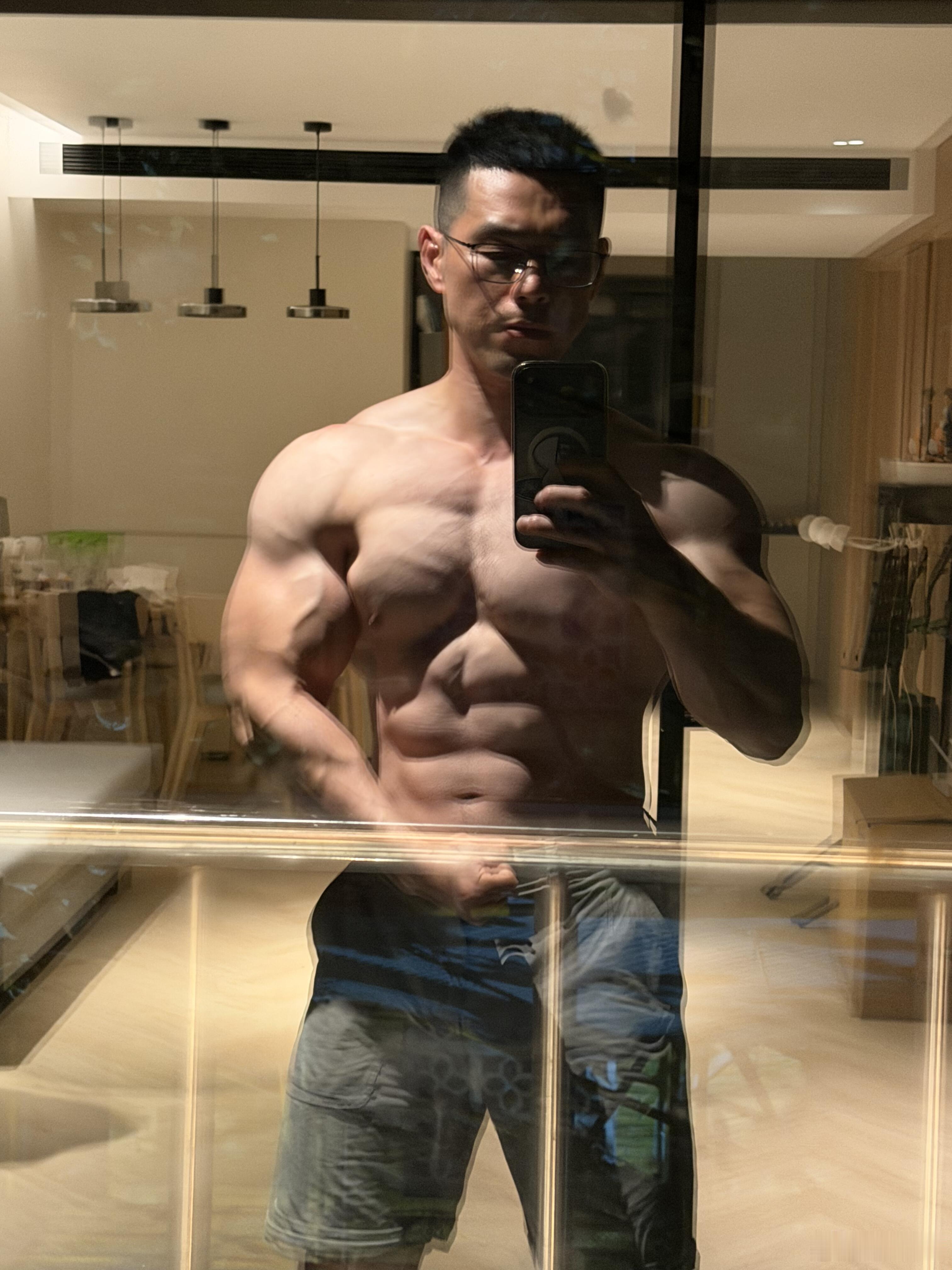 肌肉男神软软肌不可失汗水不会说谎v观体坛