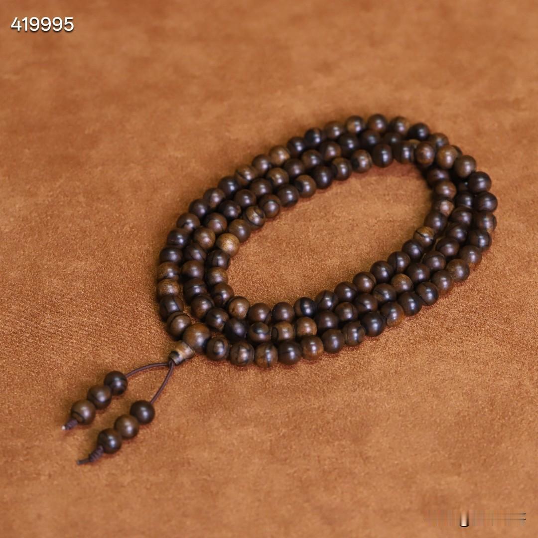旧藏 老沉香108念珠
规格：0.8cm
