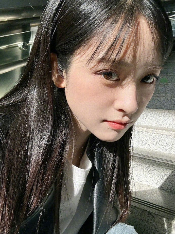 沈月 