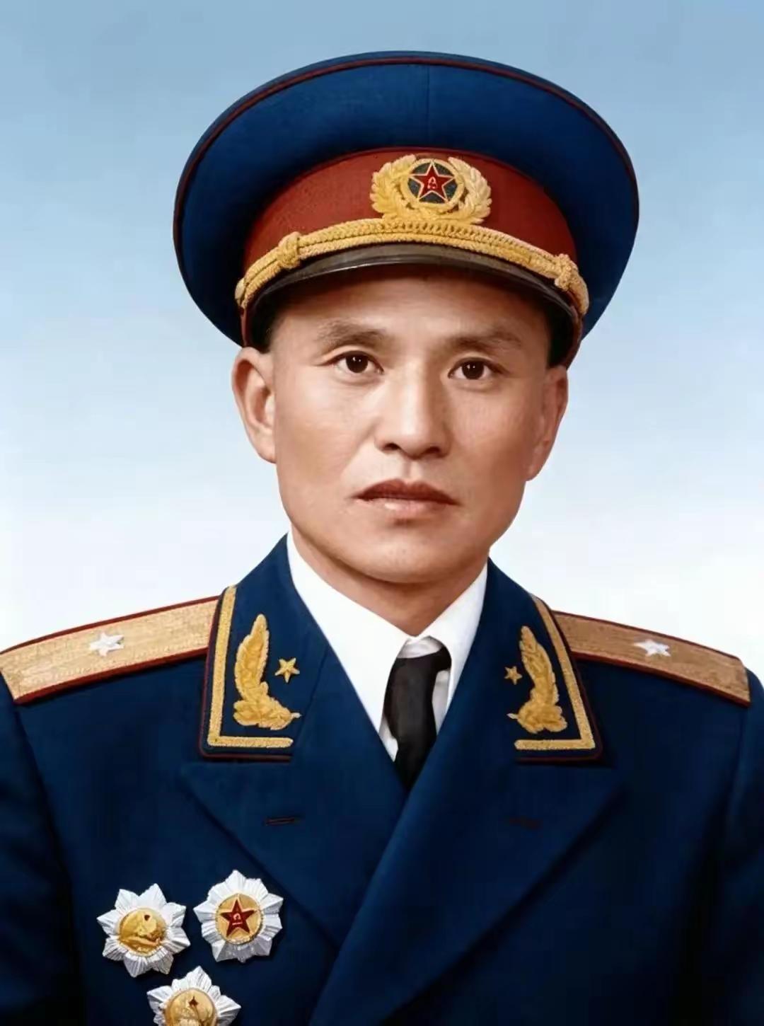 1958年8月，毛主席视察济南军区，一眼认出时任67军军长李水清，笑着喊他“小李