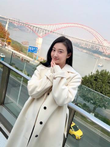 景甜 越素越美  素颜不美在景甜的身上被推翻了！看吧，就算是素颜，景甜也能够通过