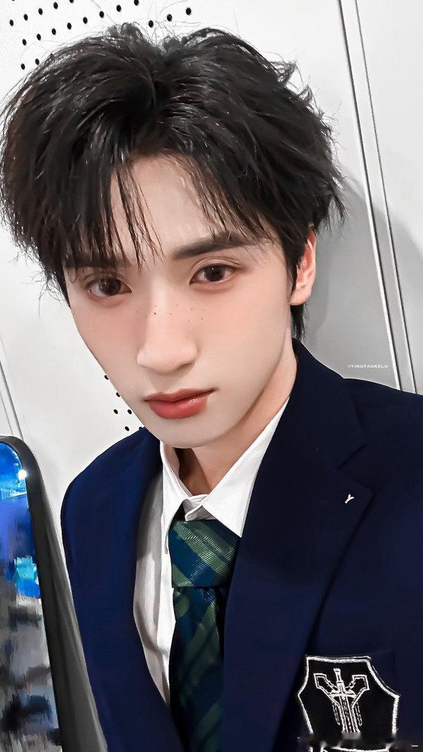 严浩翔学士服路透毕业快乐西西公主 