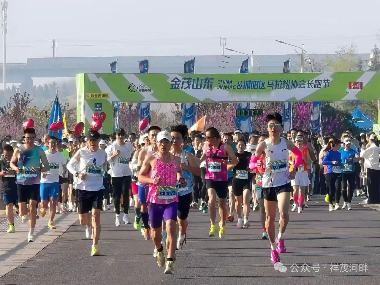 两千跑友集结青岛北岸！这场马拉松燃爆高新区防潮坝

近日，金茂山东2026城阳区