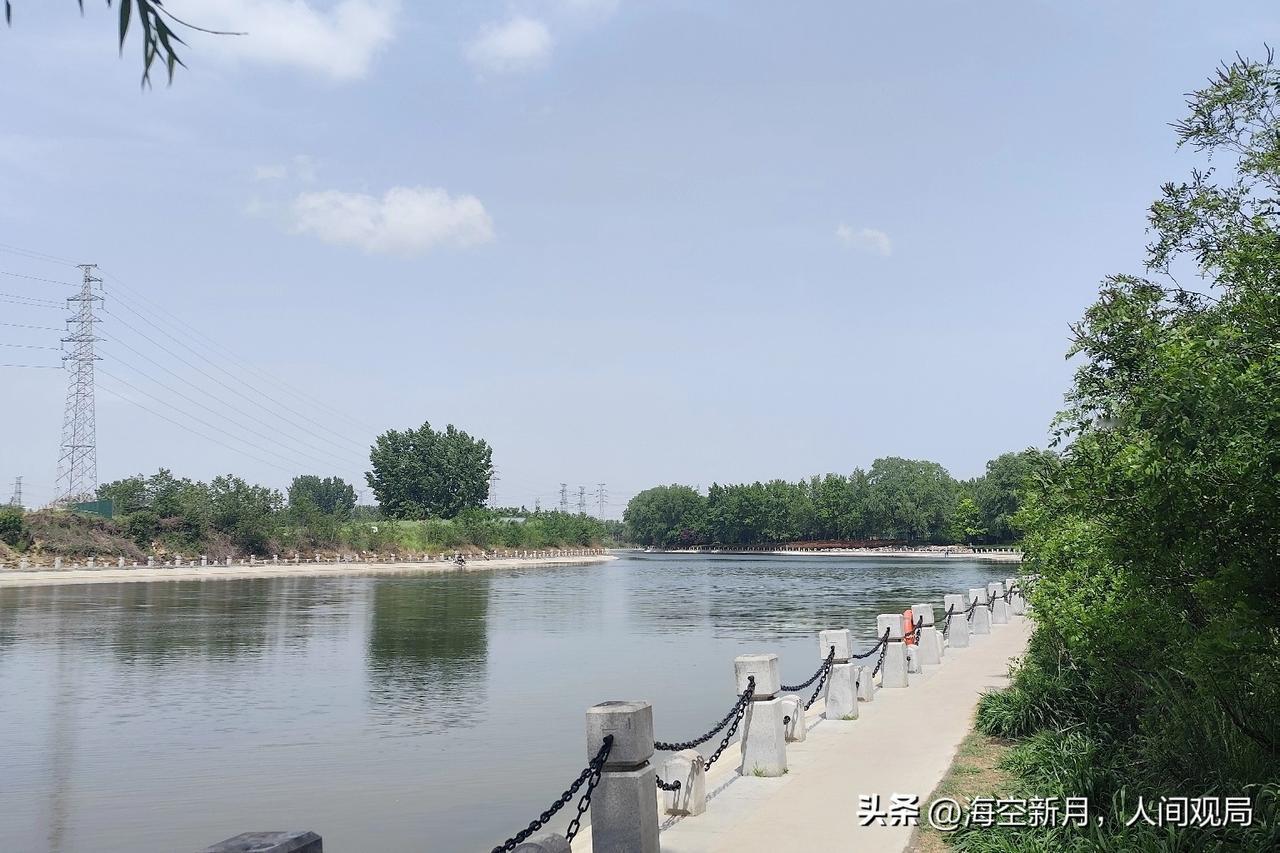 但你不能假装从未在这片土壤上站过。”

发改委锤的不是Manus，
是那种“既要